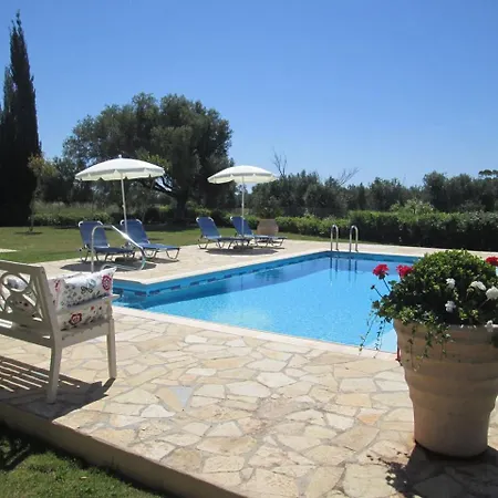With Private Pool, Sea And Mountain Views Vila Karavádhos